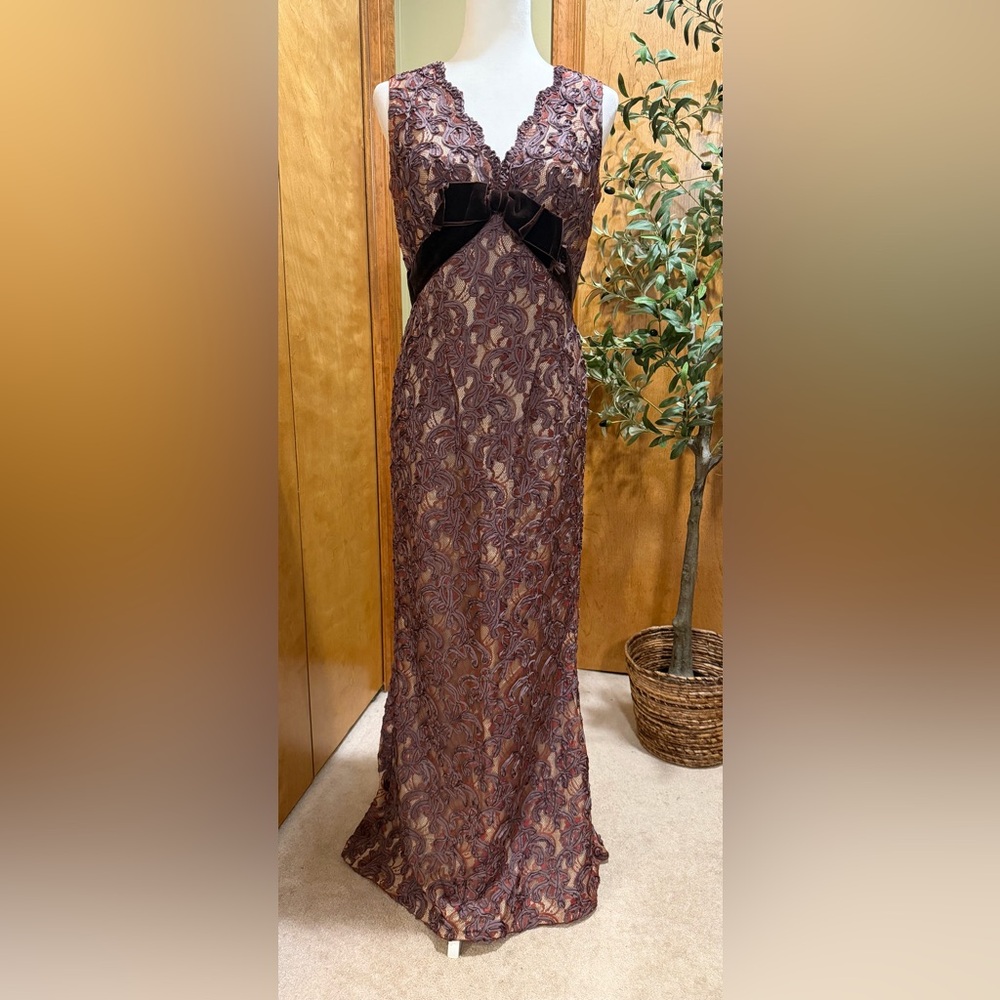 Vintage 1960’s Women’s Size 6 Sleeveless Gown (B. Altman?) Brown Lace Overlay